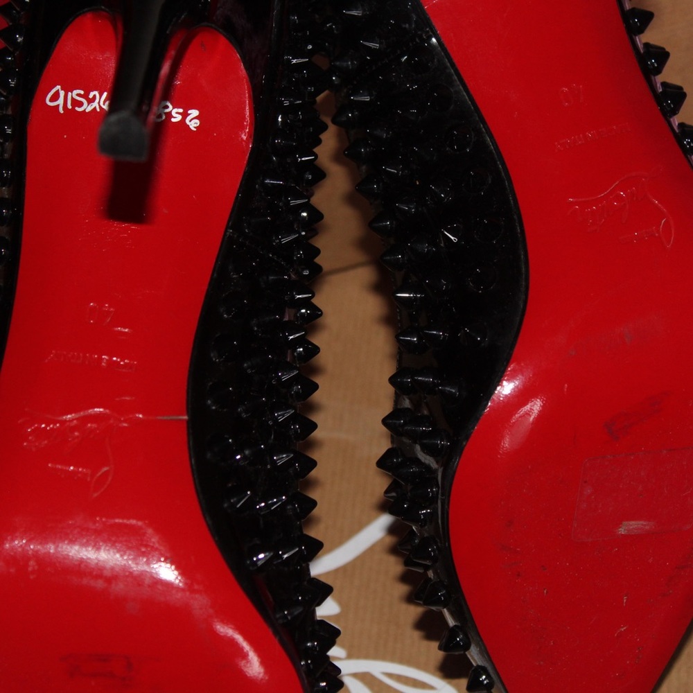 Black Spike Louboutin Pigalle Pumps - Picture 4 of 4